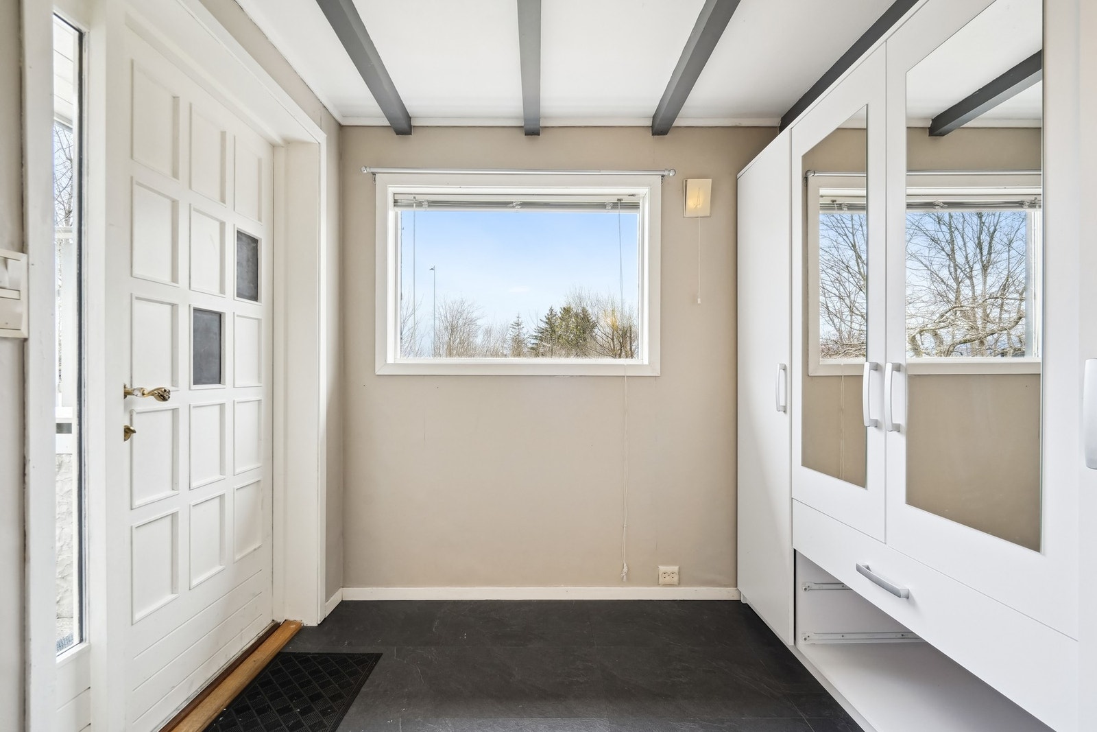 Entré i sokkeletasje. Velkommen ned! Galleribilde