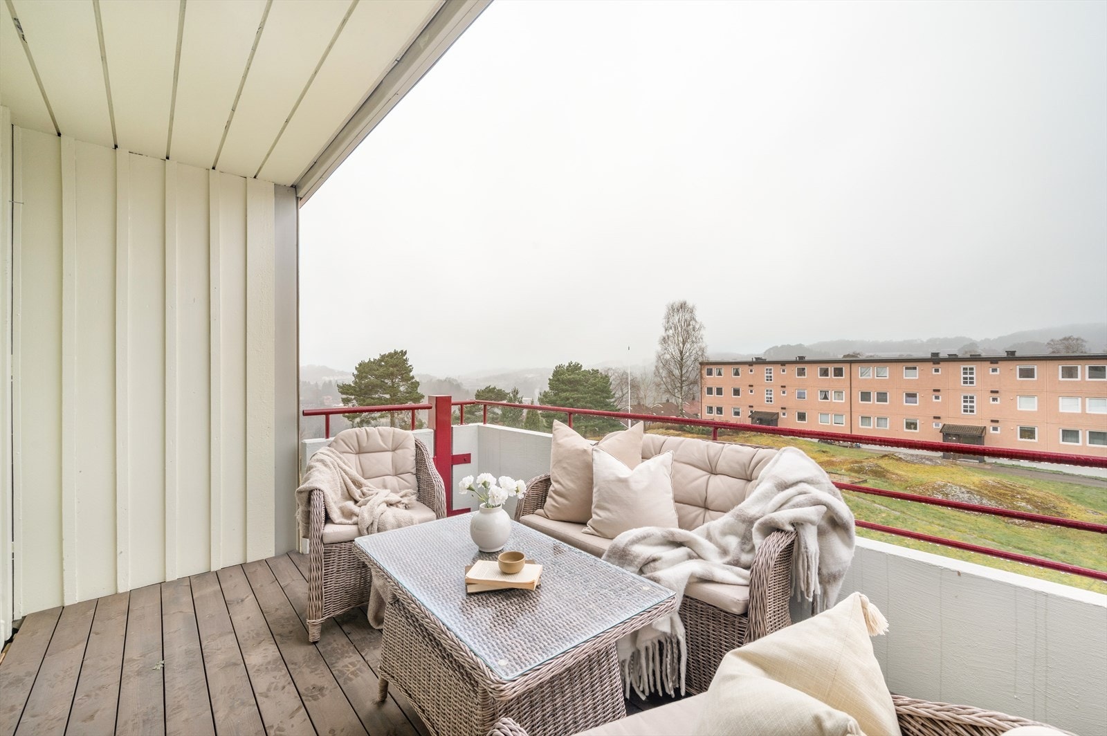 En strøken treroms toppleilighet, med sentral beliggenhet i Fyllingsdalen Galleribilde