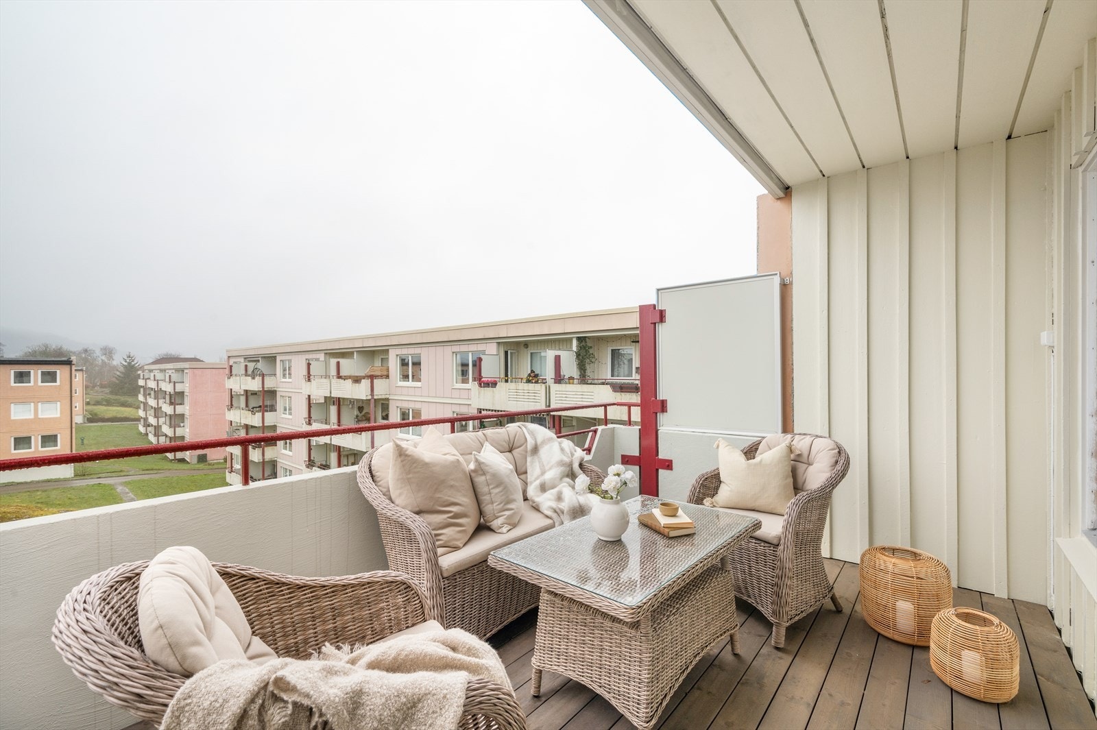 Fra stuen kommer vi ut til balkongen Galleribilde