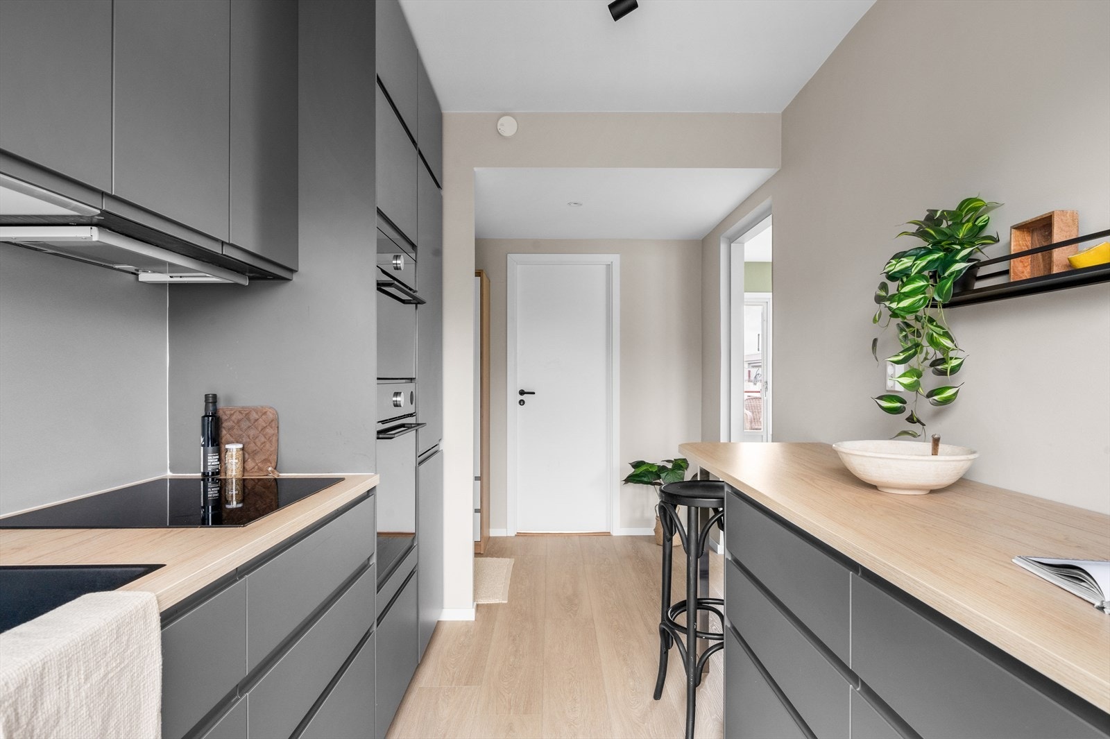 Det ble lagt inn ekstra kurser i sikringsskapet i forbindelse med oppgradering av kjøkkenet Galleribilde