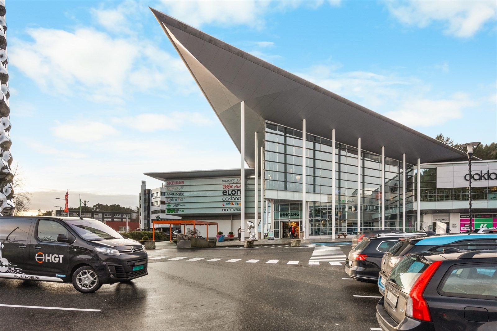 Kort vei til Oasen Senter med utallige shoppingmuligheter, spisesteder og servicetilbud Galleribilde