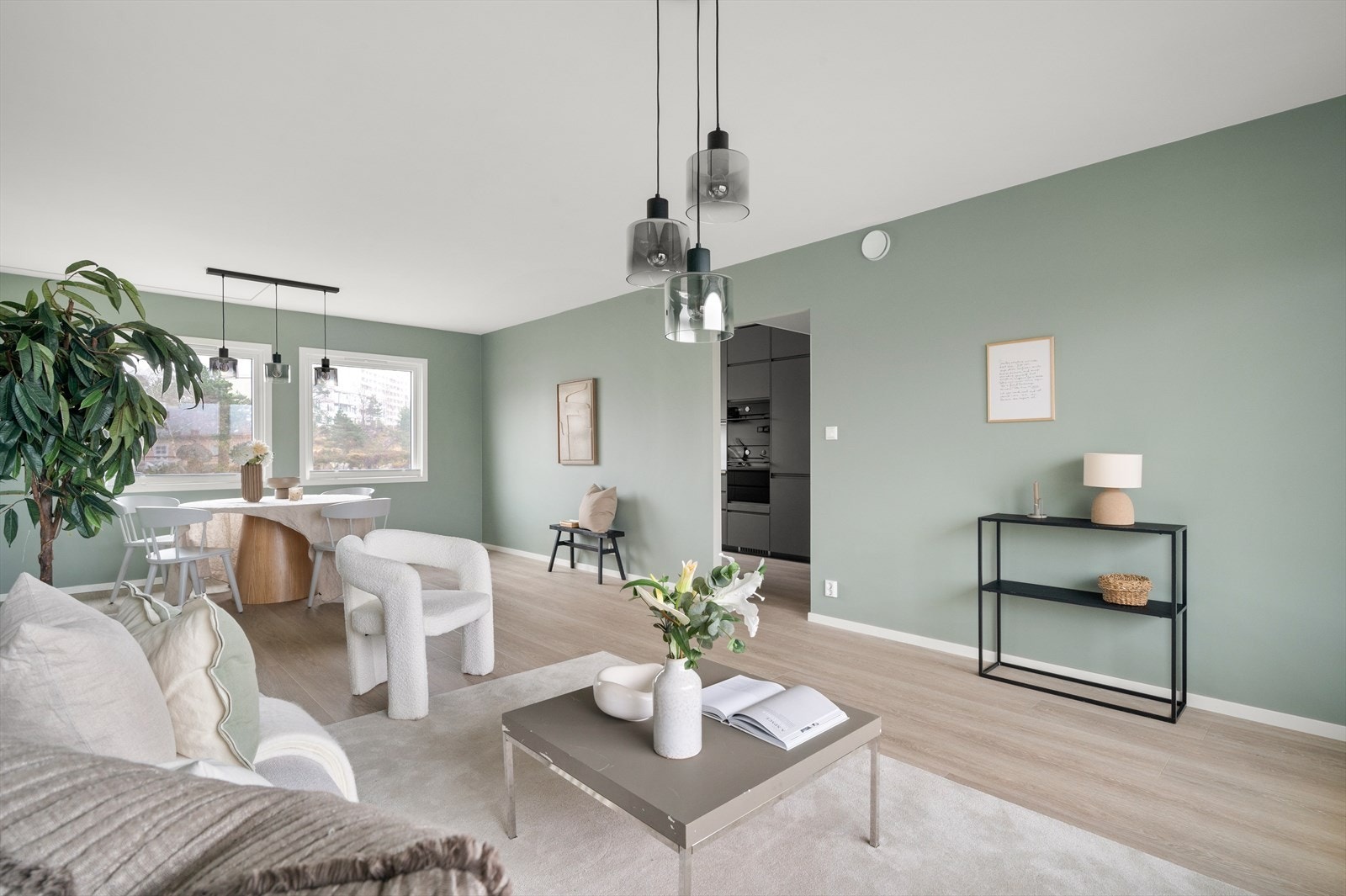 Her er det god plass til å innrede med både sofakrok og spisestue Galleribilde