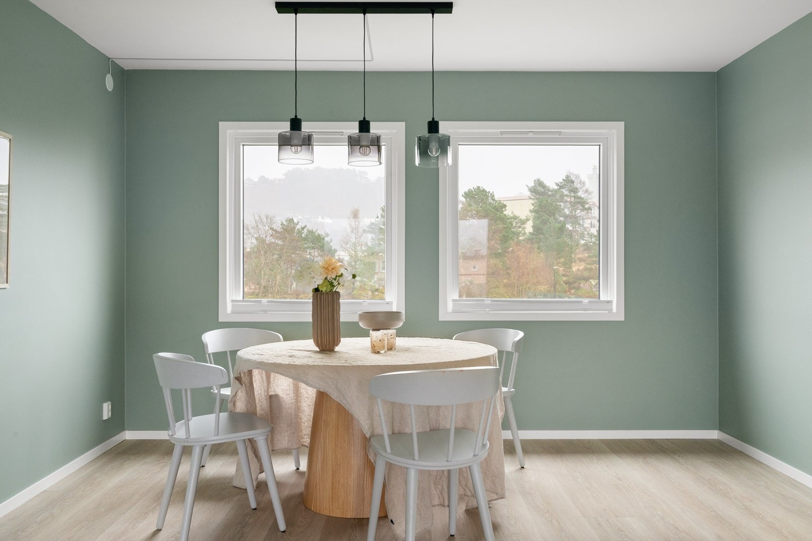 Gulv og veggflater, innerdører og listverk er nytt i 2024 Galleribilde