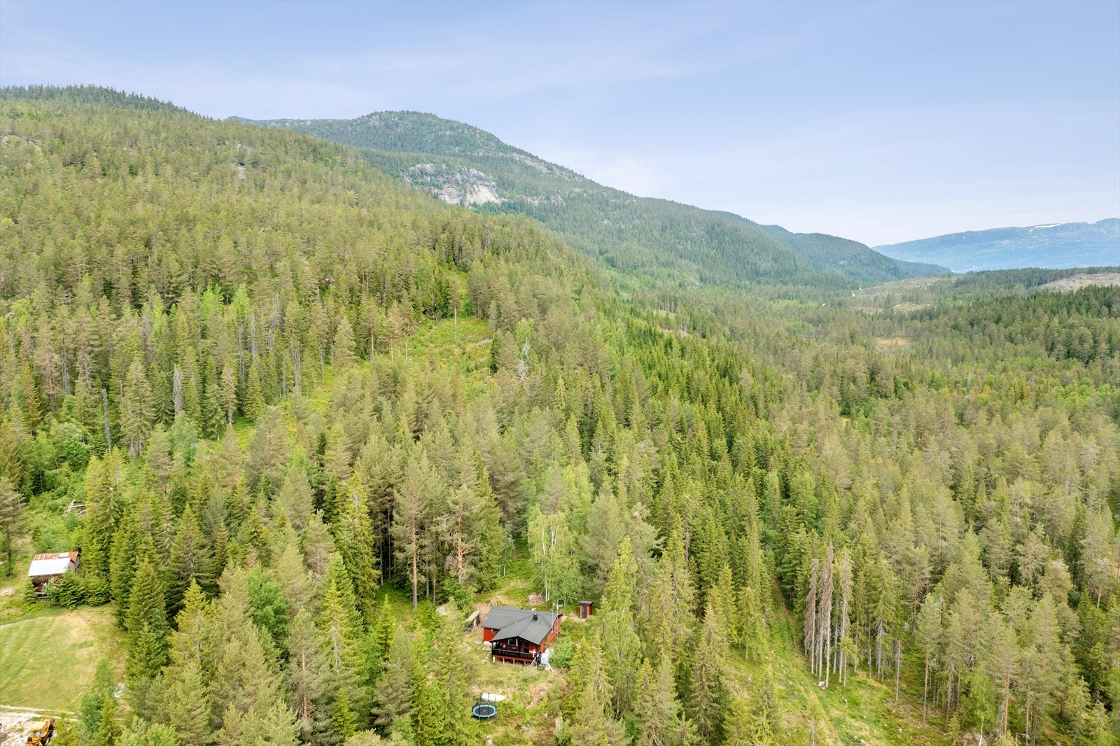 I nærområdet finner man blant annet Trillemarka som er et av Norges største naturreservater Galleribilde