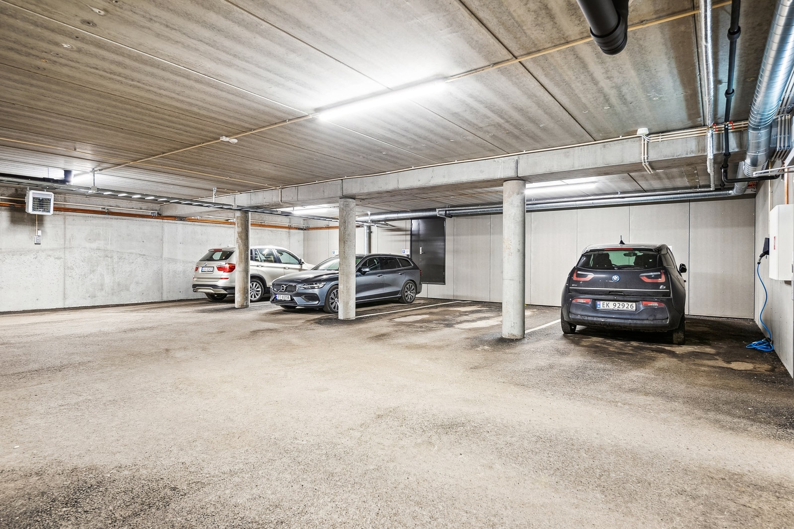 Det følger garasjeplass i kjeller med heis opp til leilighetens plan. Galleribilde