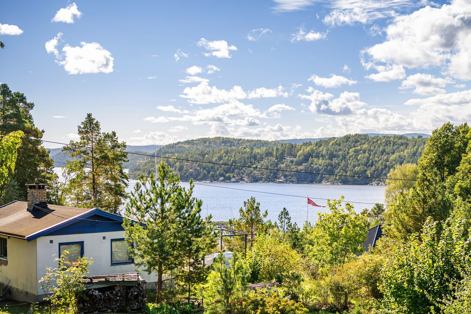 Nyt solen og utsikten hele dagen, til langt utover kvelden. Galleribilde