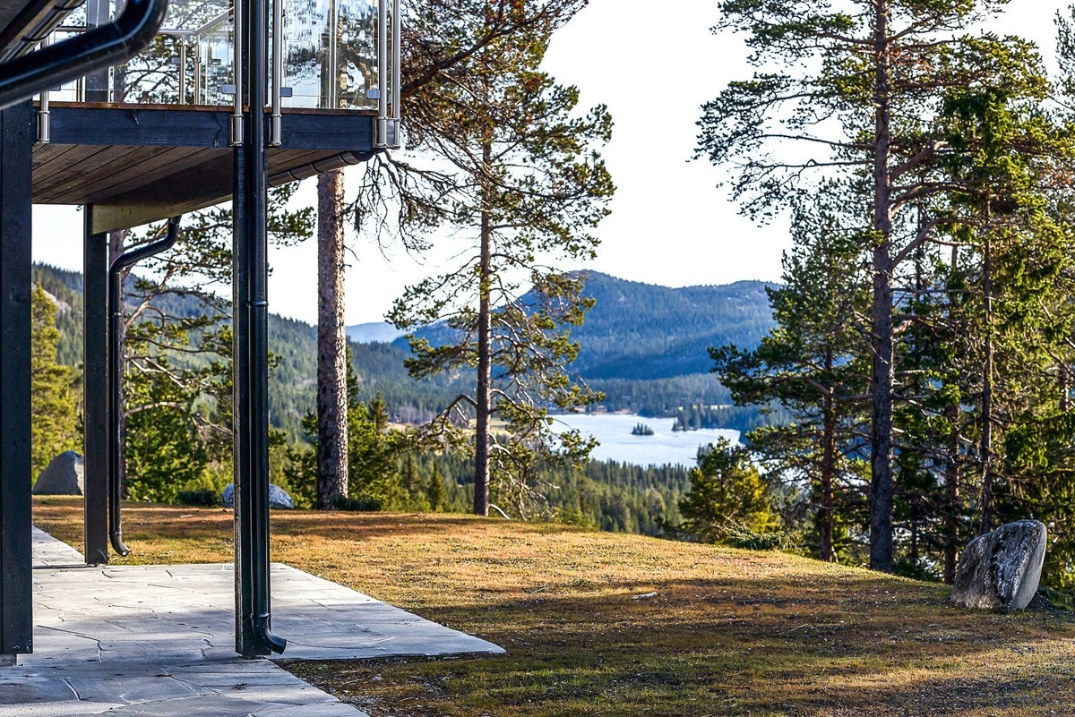 Tomtene er utviklet med utgangspunkt i best mulig plassering for å utnytte de flotte sol - og utsiktsforholdene, samt å ivareta friområder på best mulig vis. Galleribilde