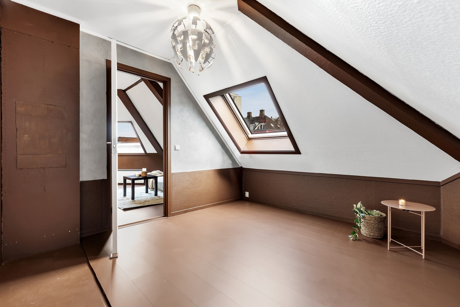 Soverom mot stue. Galleribilde