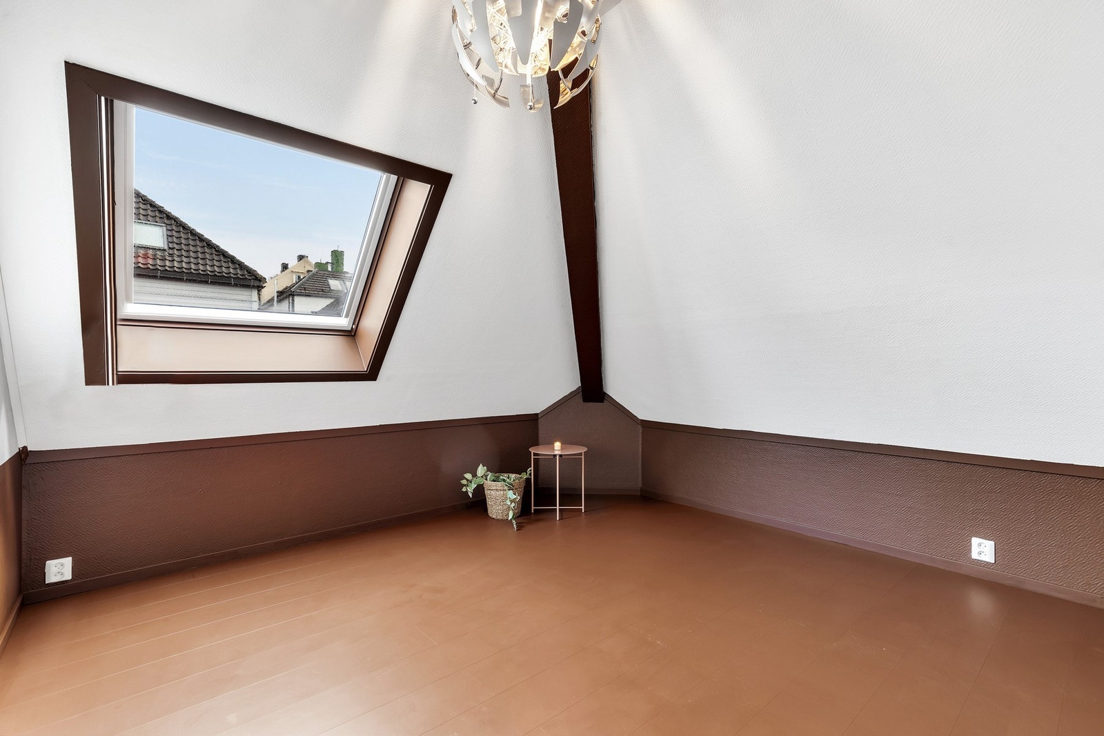 Flott soverom på 7.5 kvm. Takvindu. Galleribilde