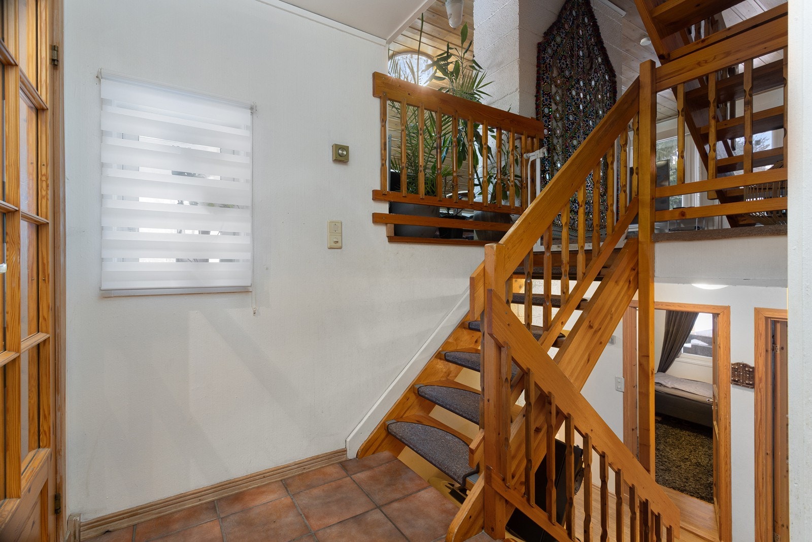 Boligen går over flere etasjer og nivåer. Galleribilde