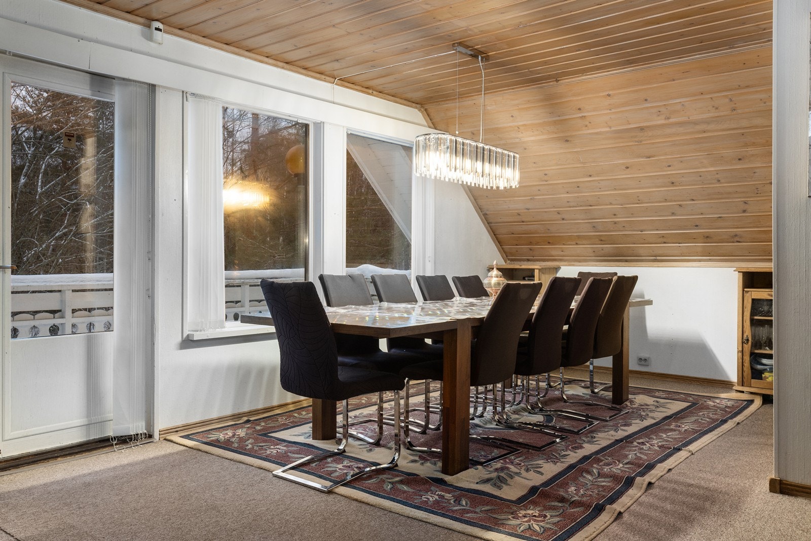 Det er plass til et stort langbord. Galleribilde