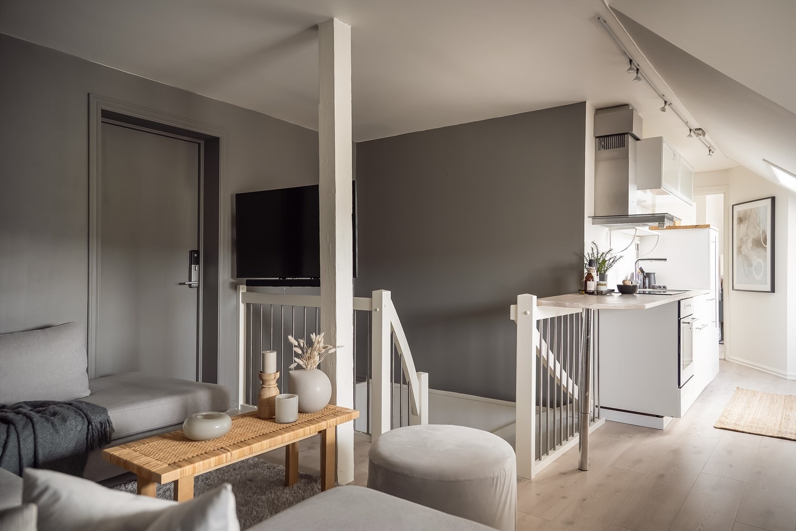 Leiligheten byr på en åpen stue- og kjøkkenløsning på til sammen 25,5 m². Galleribilde