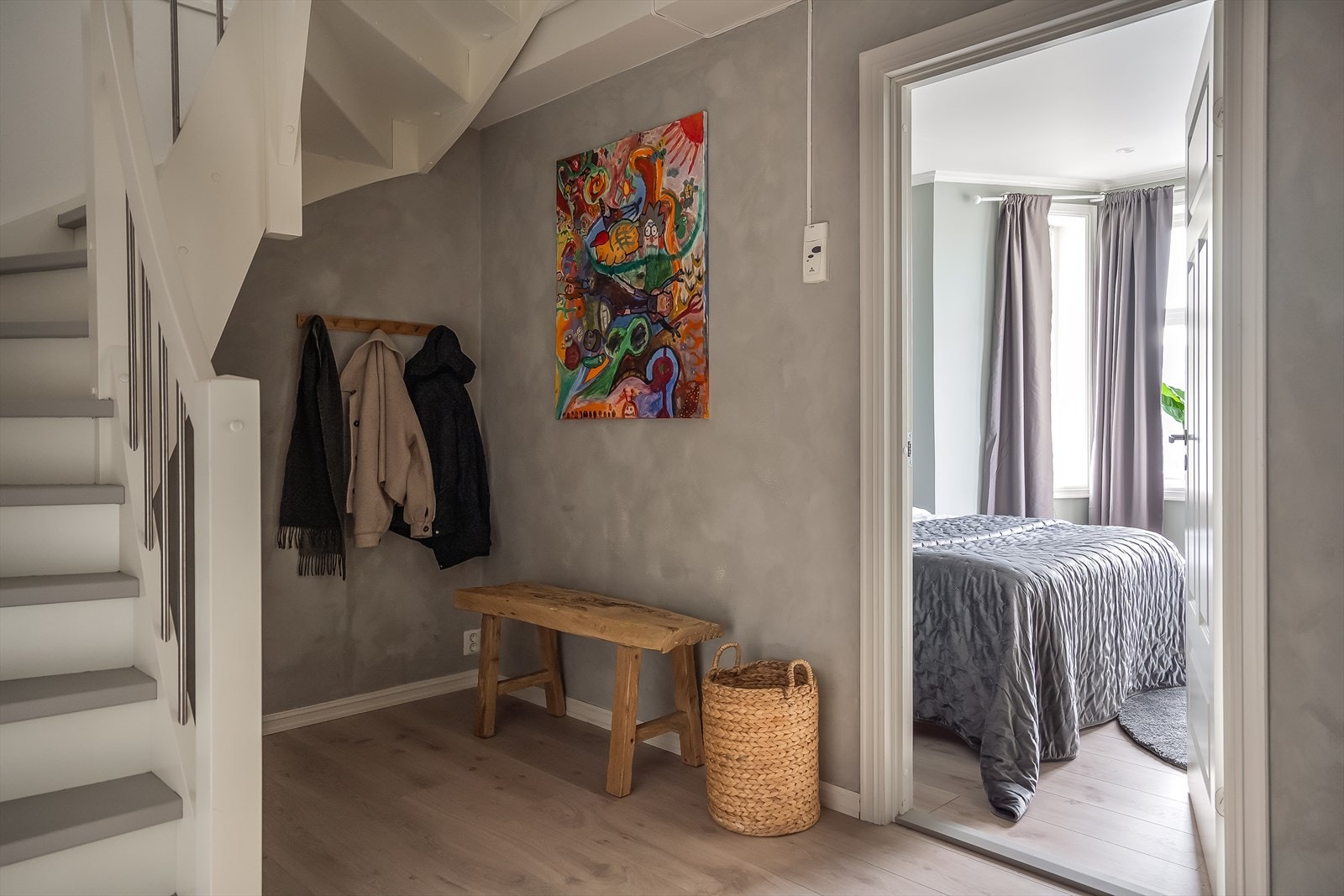 Direkte fra soverom ligger leilighetens trivelige entré. Galleribilde