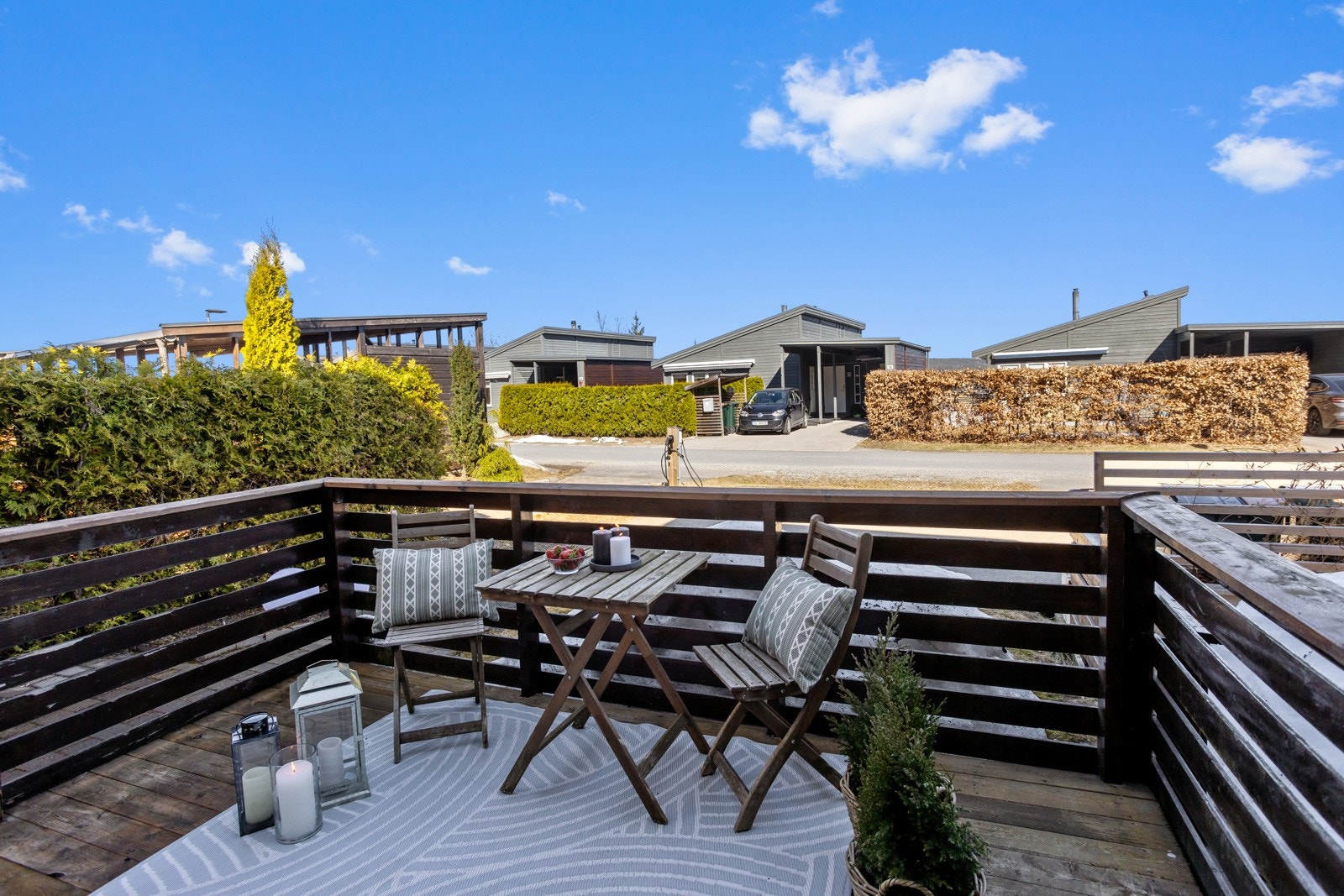 Terrasse på fremsiden av boligen. Galleribilde
