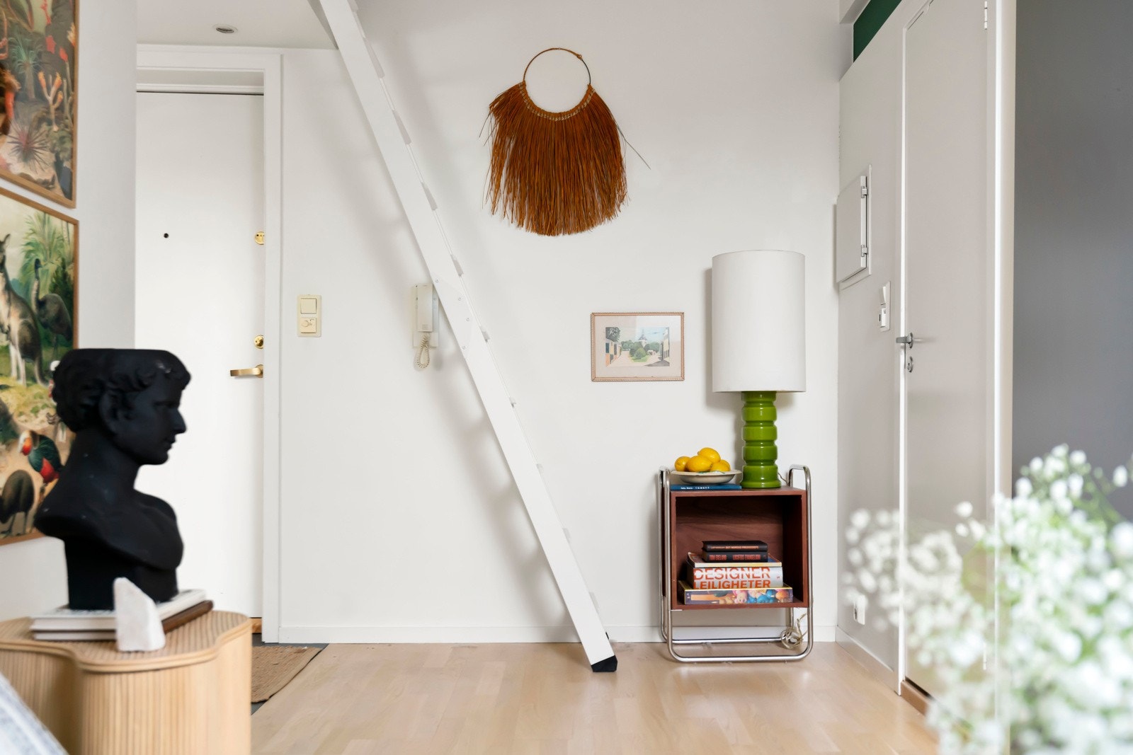 Ta trappen opp til den praktiske hemsen. Galleribilde