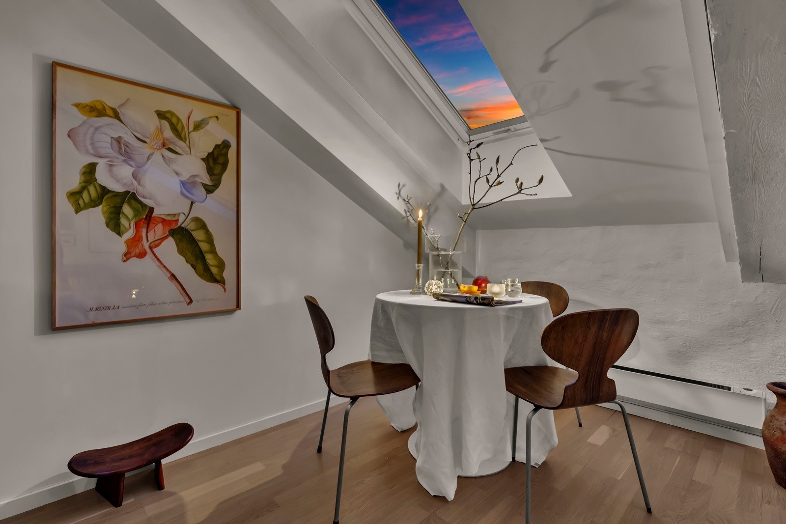 Enten det er solnedgang, stjernehimmel eller tente lys på bordet, inviterer spisekroken til stemnigsfulle kvelder. Galleribilde