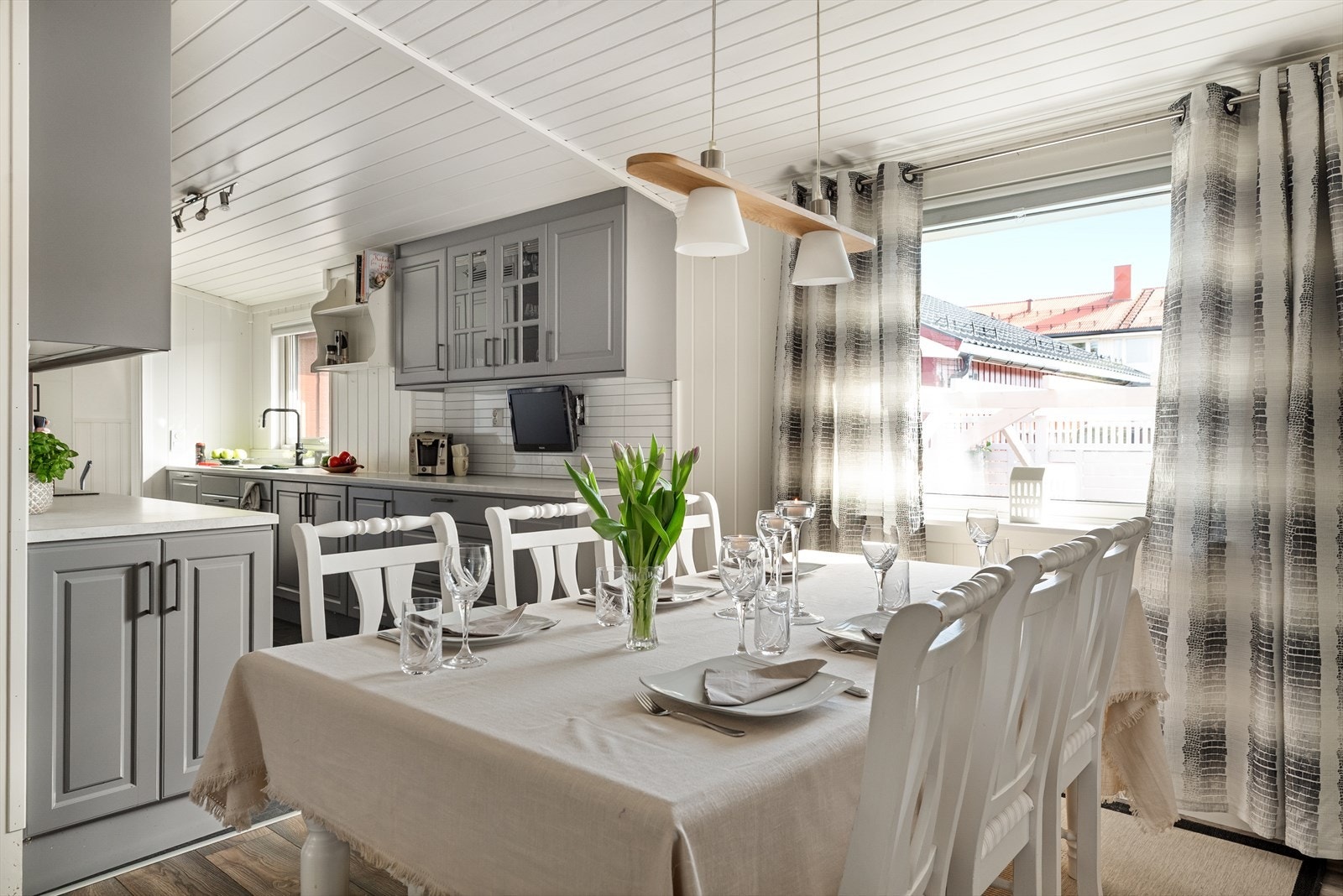 Her er det god plass til egen sittegruppe. Galleribilde