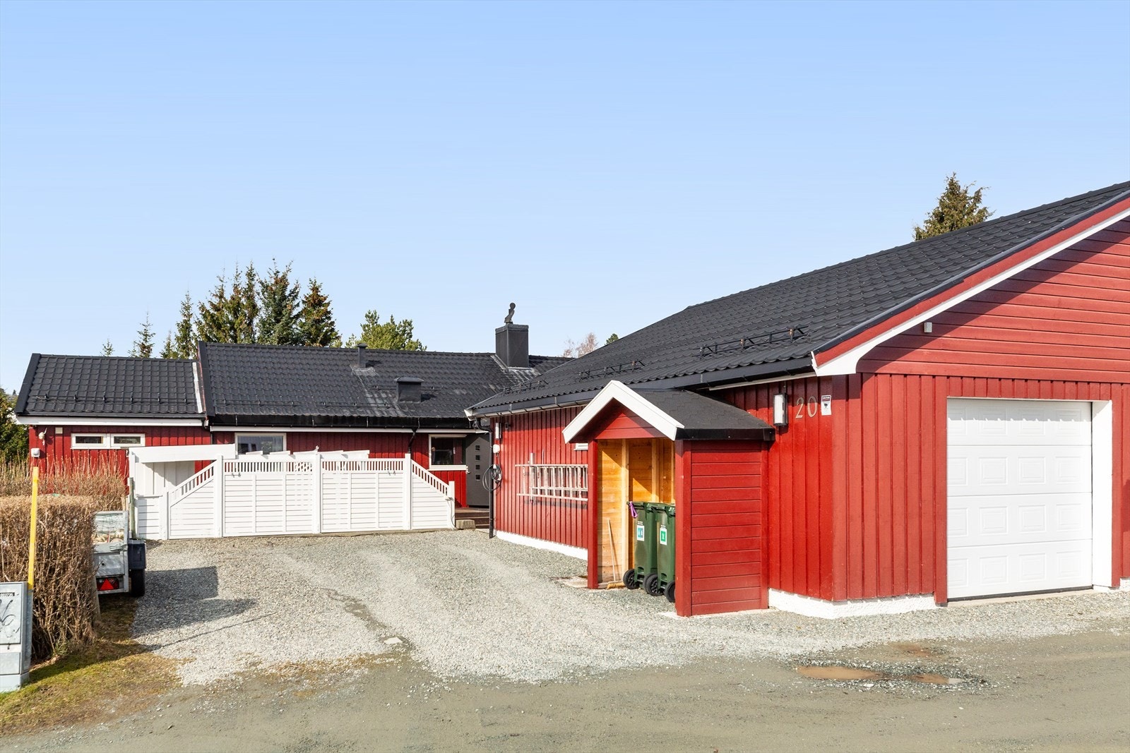 På oppstillingsplass er det god plass til flere biler. Galleribilde
