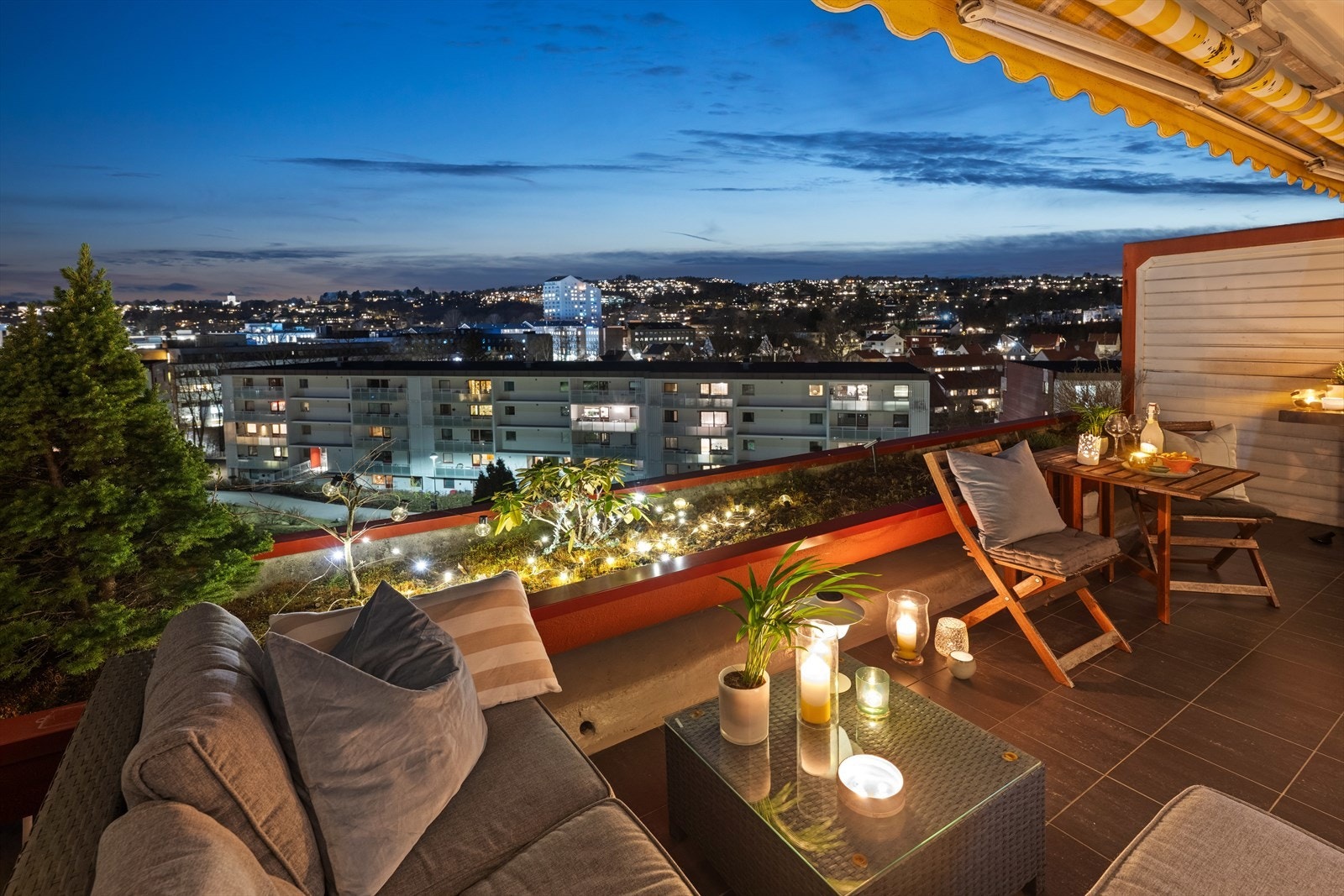 Velkommen til Skøyen terrasse 18, en lekker og gjennomgående 4-roms toppleilighet. Galleribilde