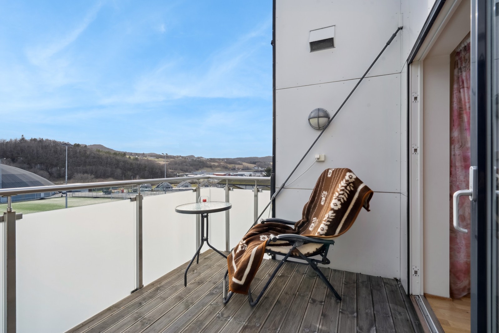 Her kan du nyte finværsdager med en god bok. Galleribilde