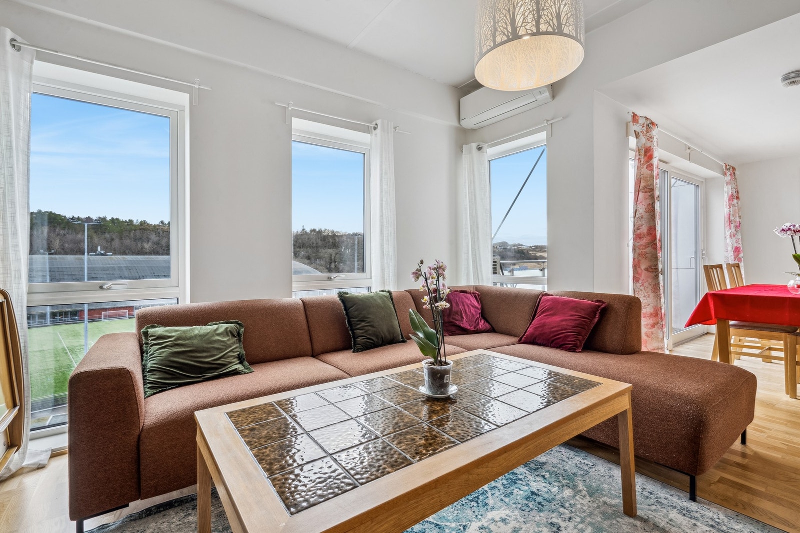 Stue/kjøkken er av god størrelse på hele 29 kvm. Galleribilde