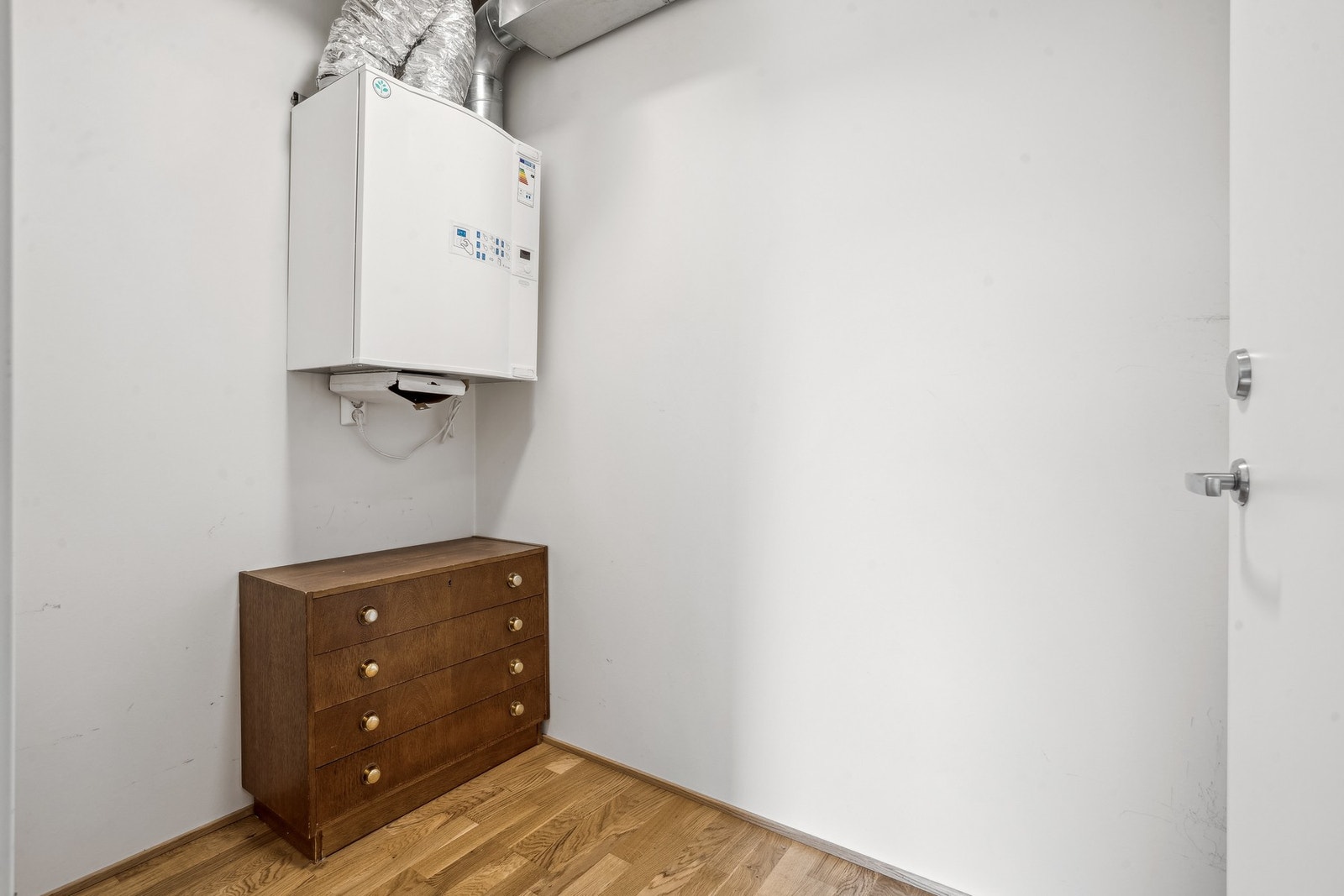 Teknisk rom kan også brukes som bod/kontor. Galleribilde