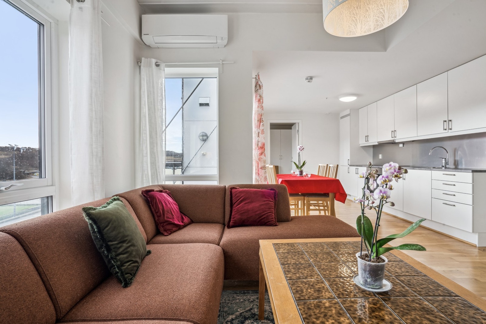 Leiligheten har en lun og hjemmekoselig atmosfære. Galleribilde