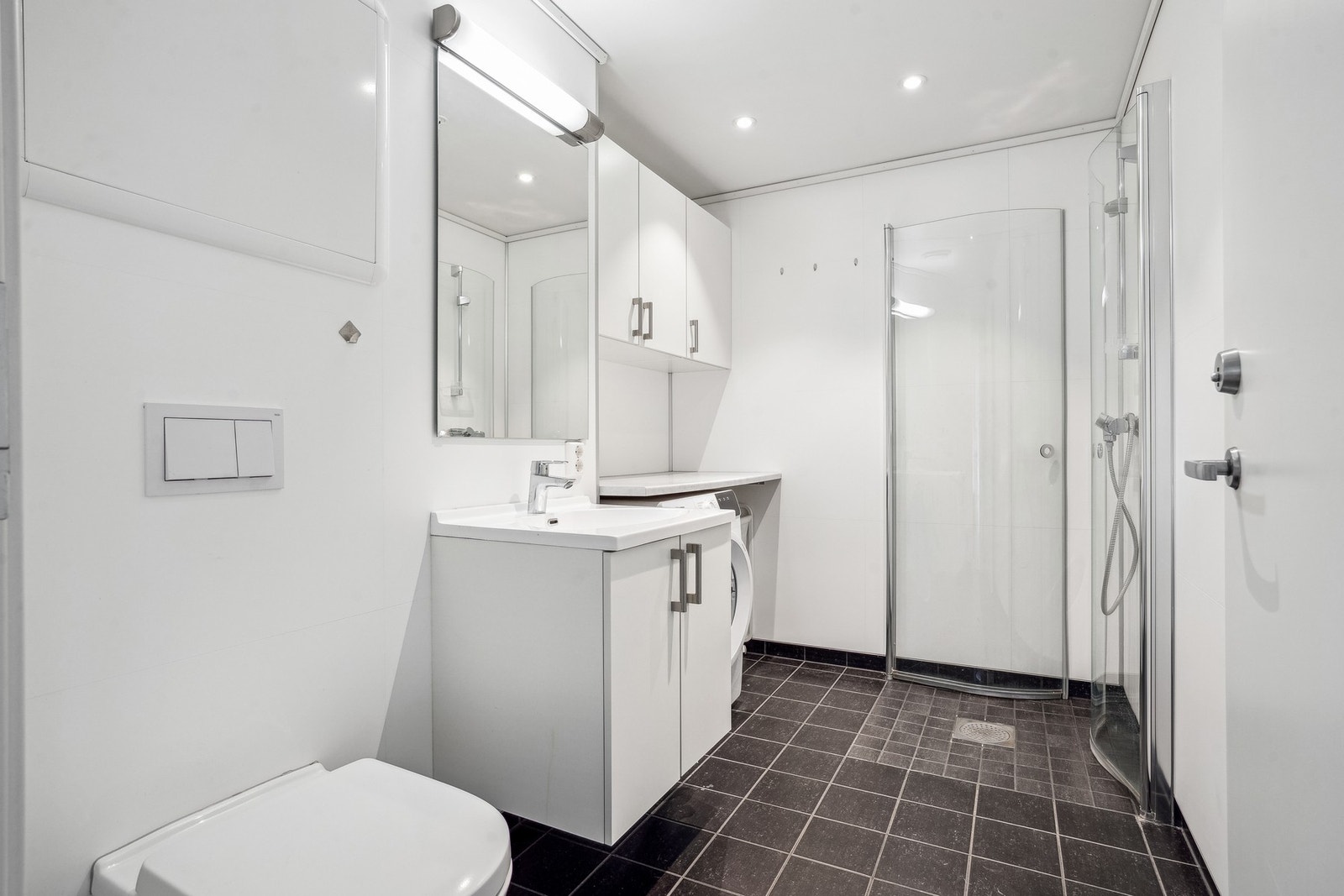 Bad fra byggeår i tidløs stil. Galleribilde