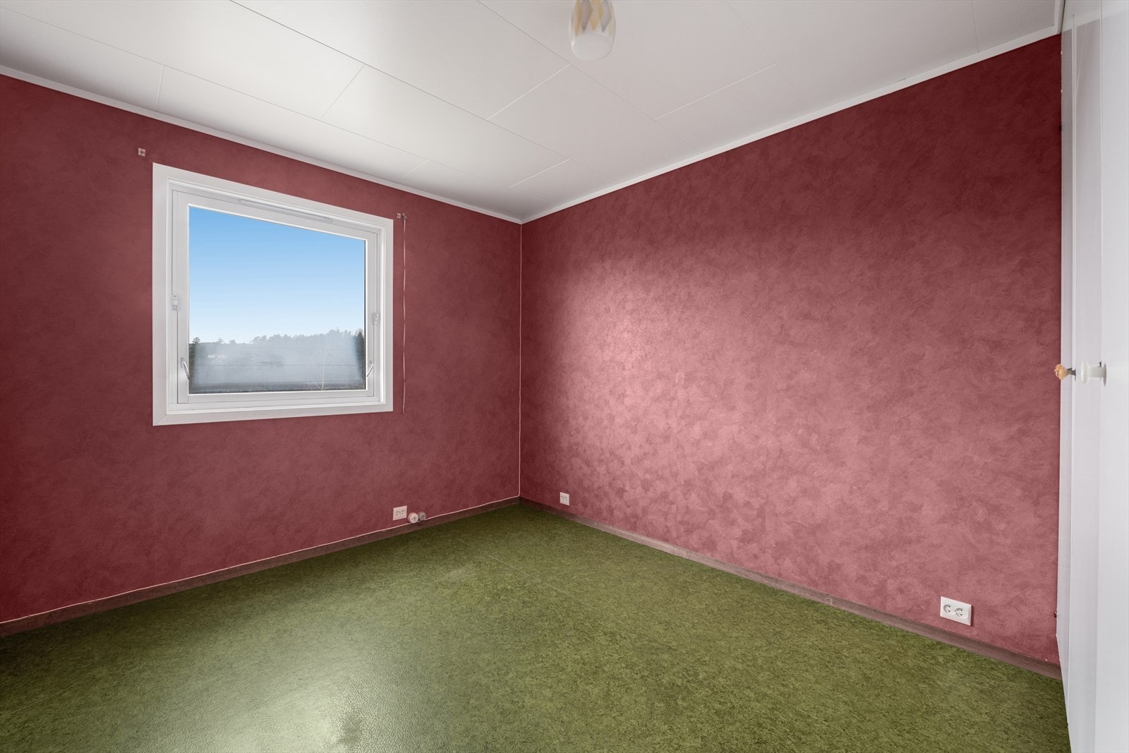 Boligen har tre gode soverom som også har behov for en ansiktsløftning. Galleribilde