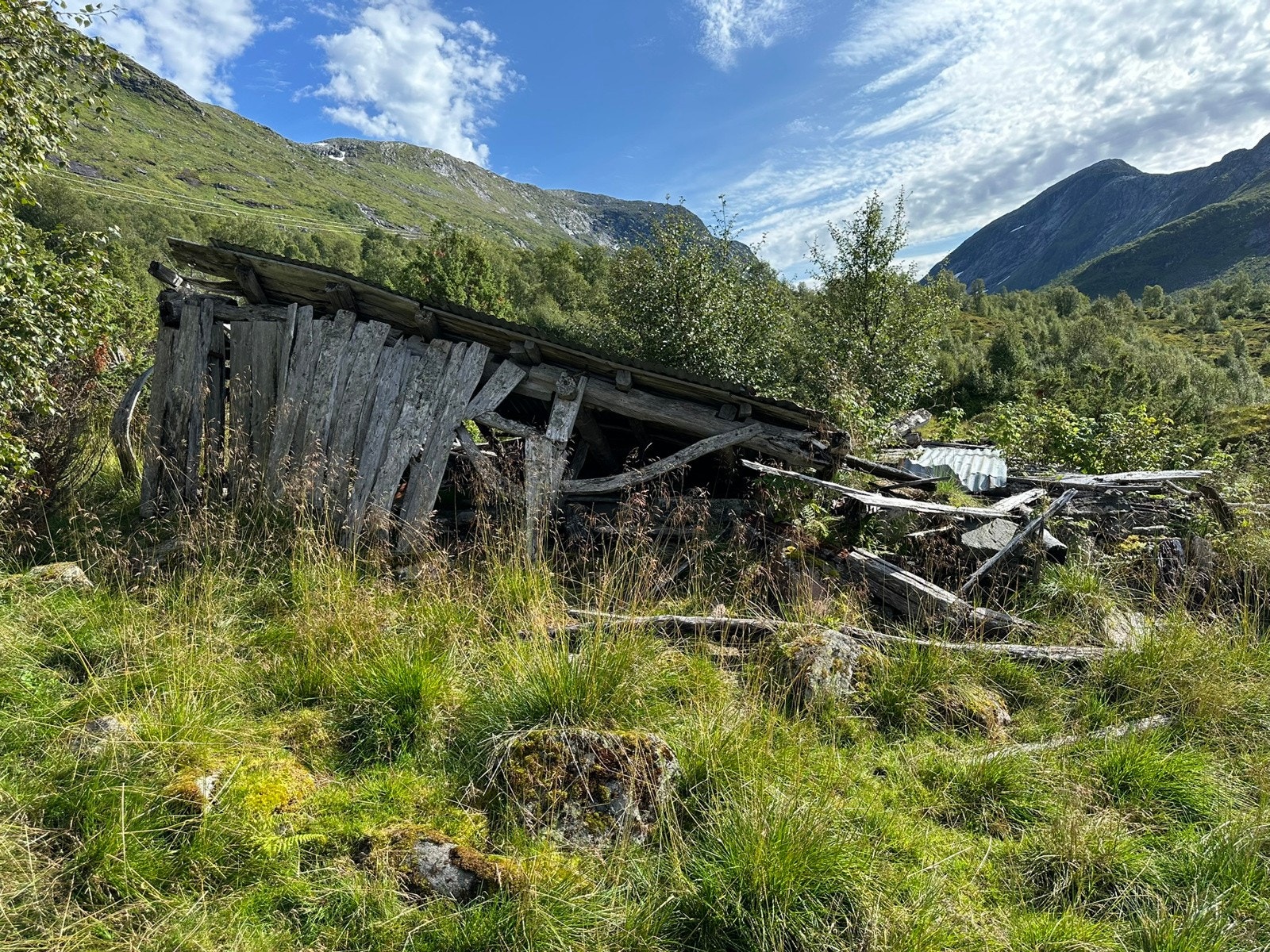 Stølshuset er rast sammen og må bygges opp igjen Galleribilde