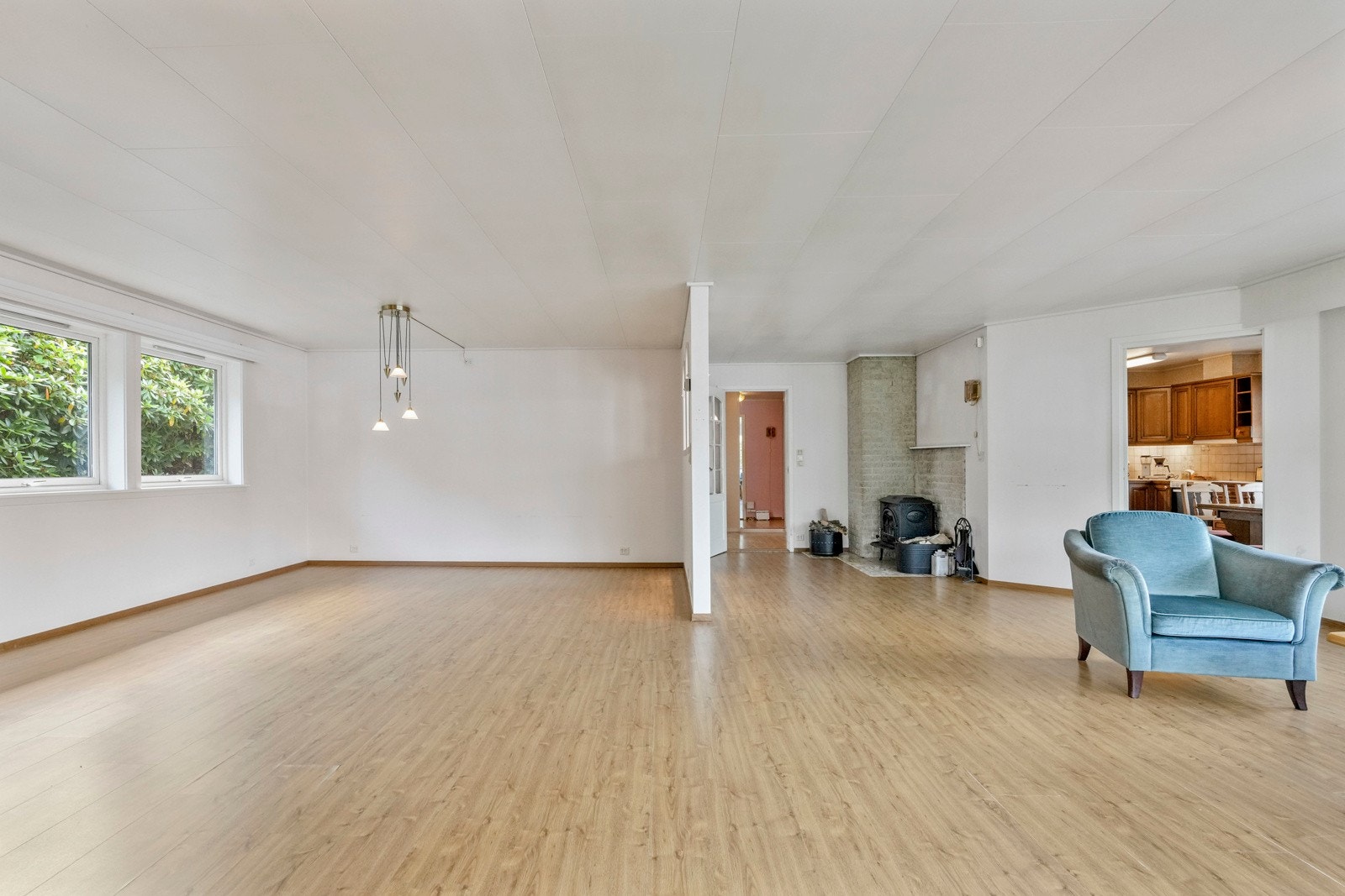 Stua på hovedplan er av god størrelse Galleribilde