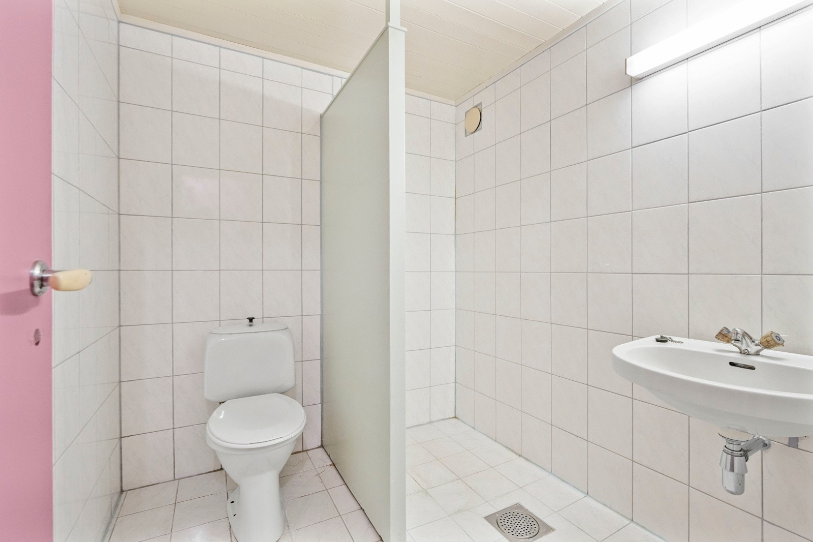 Flislagt bad i kjelleren Galleribilde