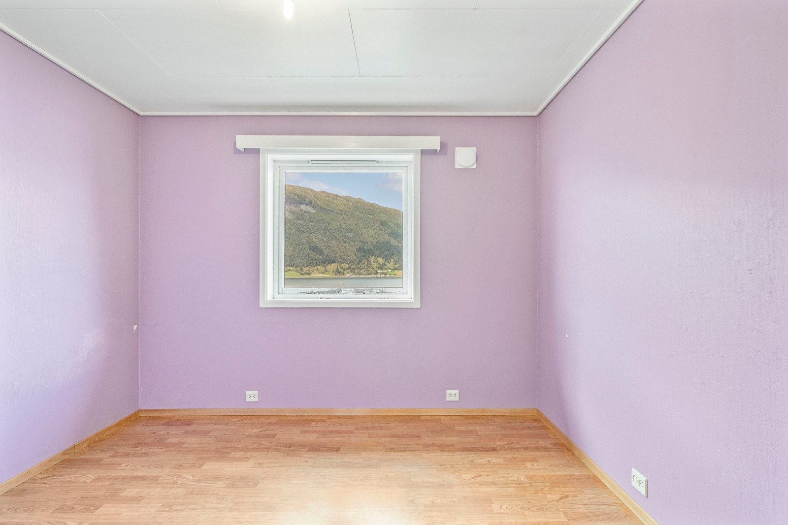 Soverom 2 av 3 på hovedplan Galleribilde