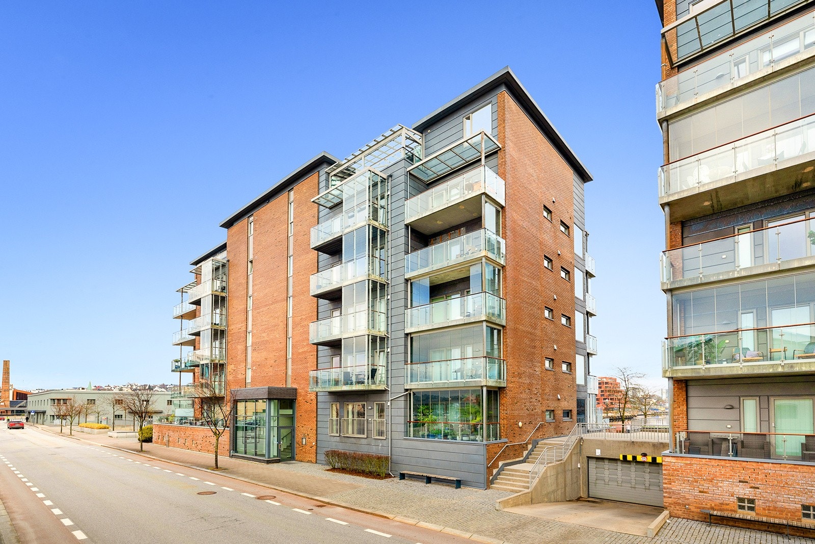 Fasaden fra gaten. Galleribilde