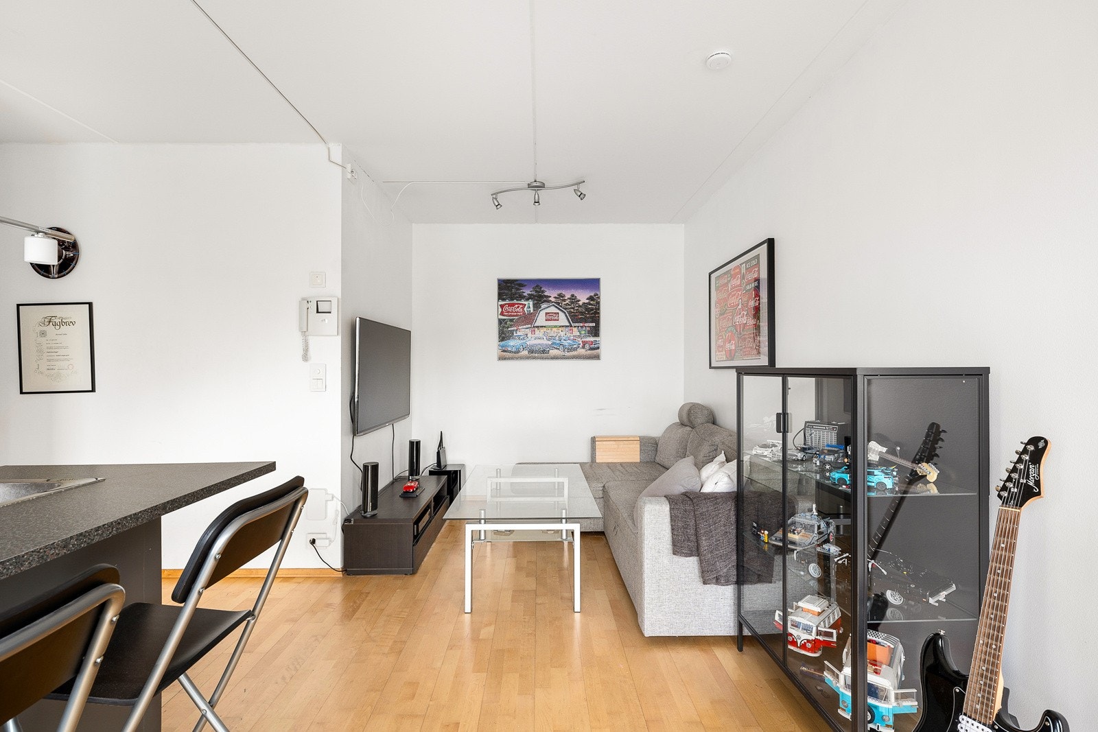 Her kan du enkelt møblere med sofa, sofabord, tv-benk og annet passende møblement. Galleribilde