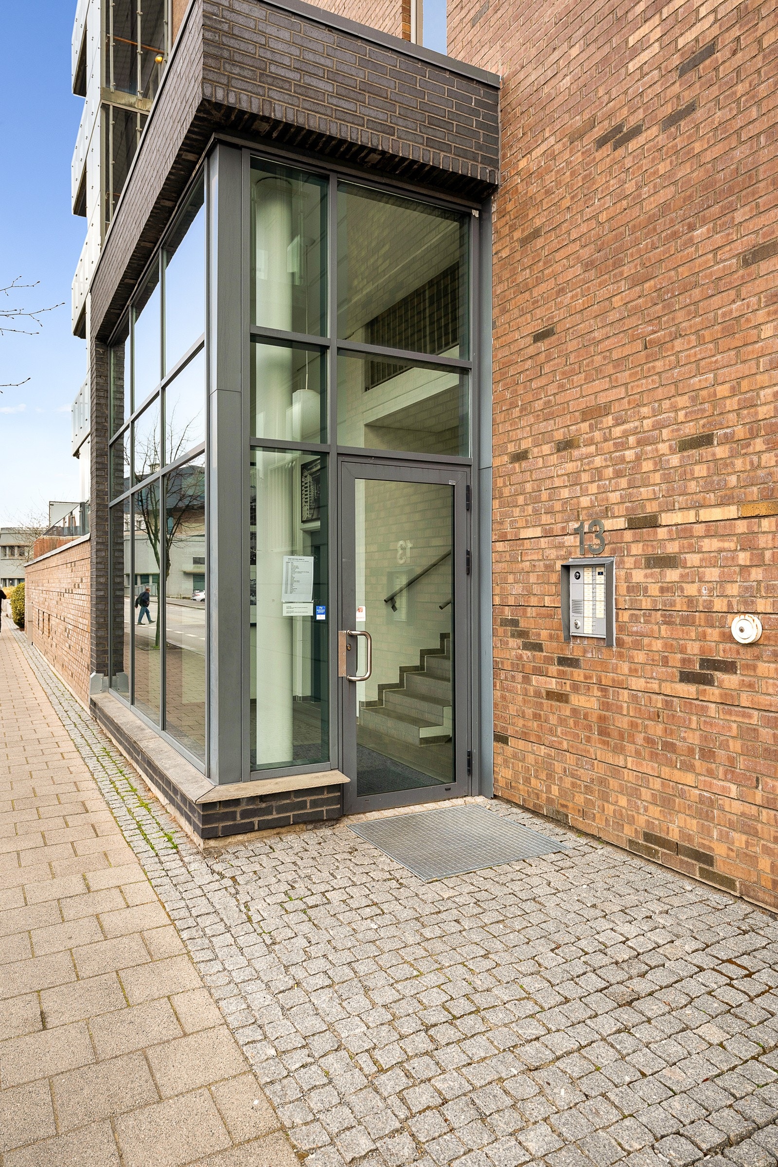 Inngagsparti til blokken. Galleribilde