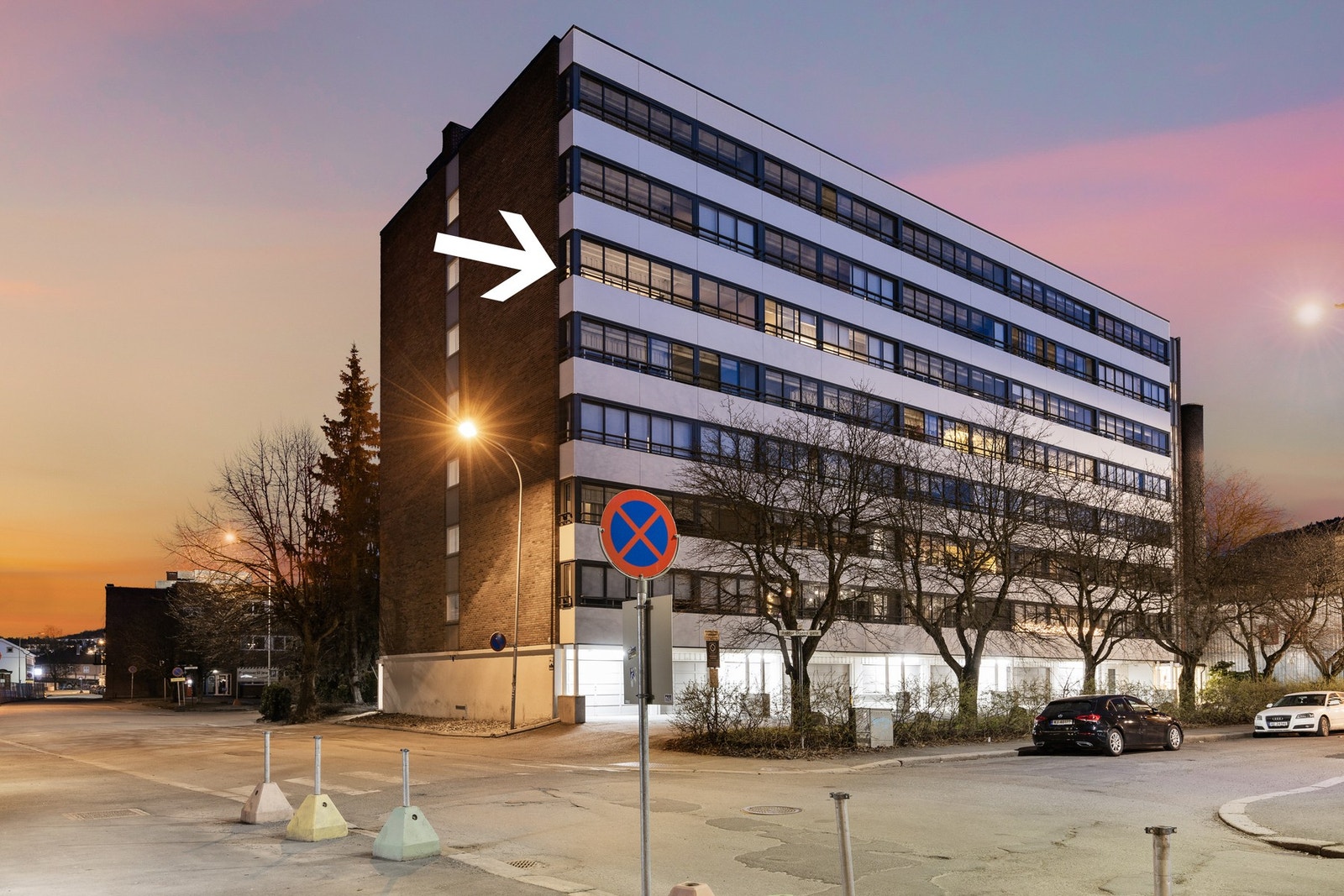 Eiendommen har en sentral beliggenhet med gangavstand til alt av butikker og servicetilbud på Strømsø Galleribilde