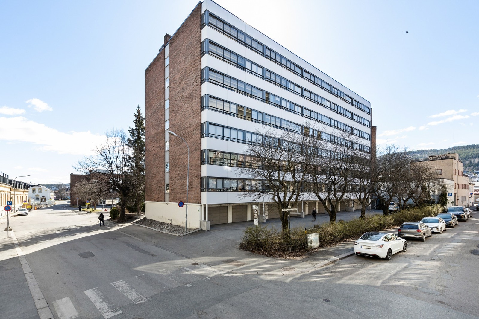 Svært sentral beliggenhet med gangavstand til butikker, servicetilbud, Marienlyst, elvepromenaden, Strømsø og Bragernes Torg, samt nærhet til kollektivtransport, E18 og rekreasjonsområder Galleribilde