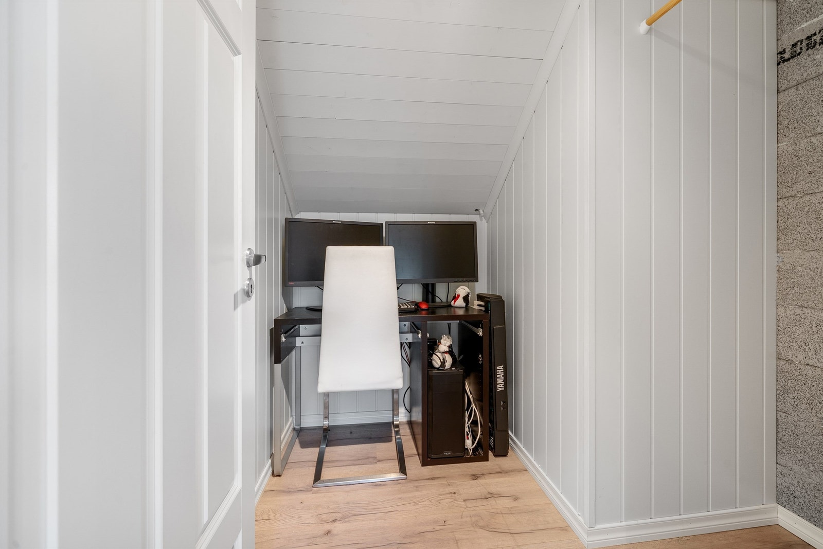 Eget spiilrom/ kontor innredet i boden. Galleribilde