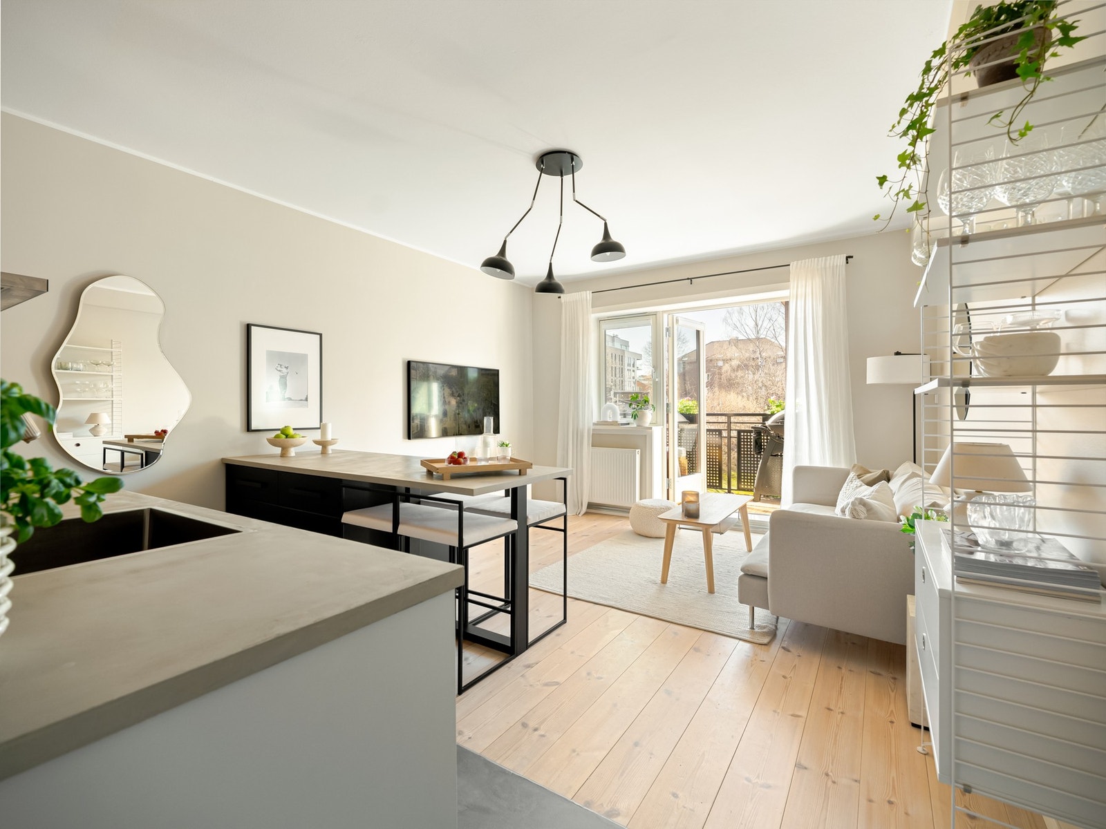 Jan Gunnar Grunden v/ EIE Løren ønsker velkommen til Maridalsveien 225B! Galleribilde