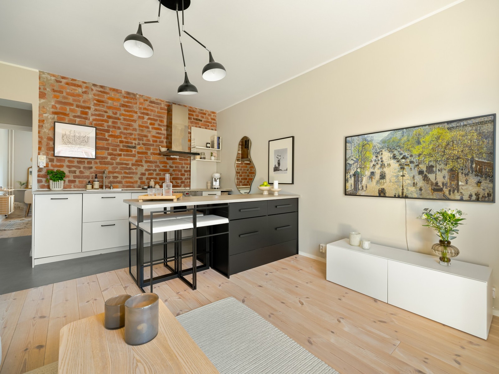 IKEA-kjøkkenet er fra 2017 og er godt utnyttet med mye benkeplass. Galleribilde