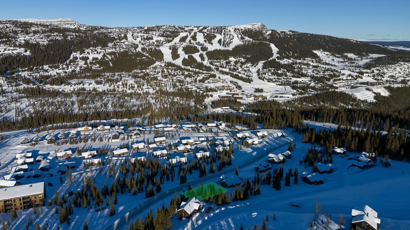 Flott festet tomt med stort potensiale på Kvitfjell Varden. Galleribilde