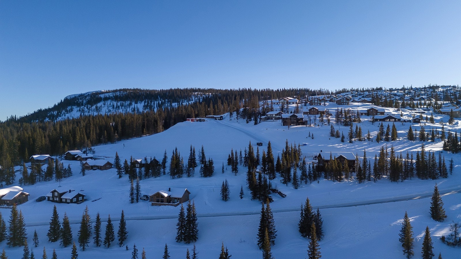 Kvitfjell Alpinsenter består av tre sammenknyttede deler med et familievennlig område på Kvitfjell Vest og Varden. Galleribilde
