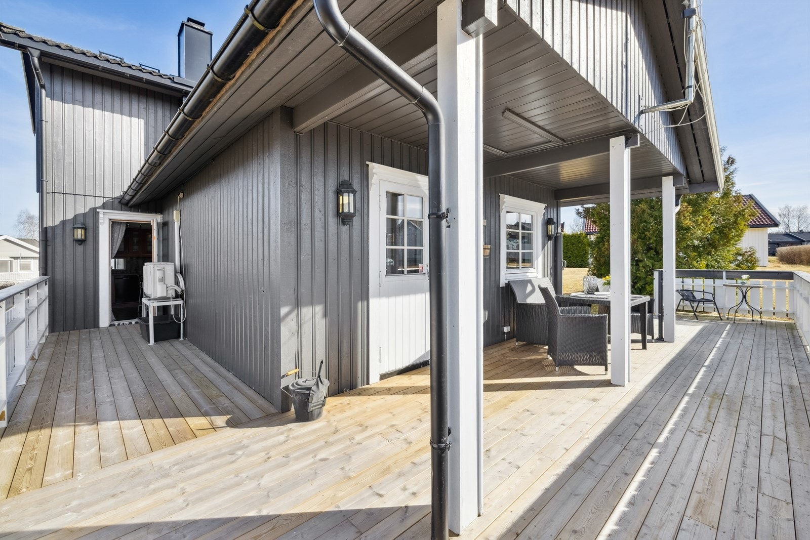 I 2024 ble det oppført en herlig terrasse på ca. 59 kvm. Galleribilde