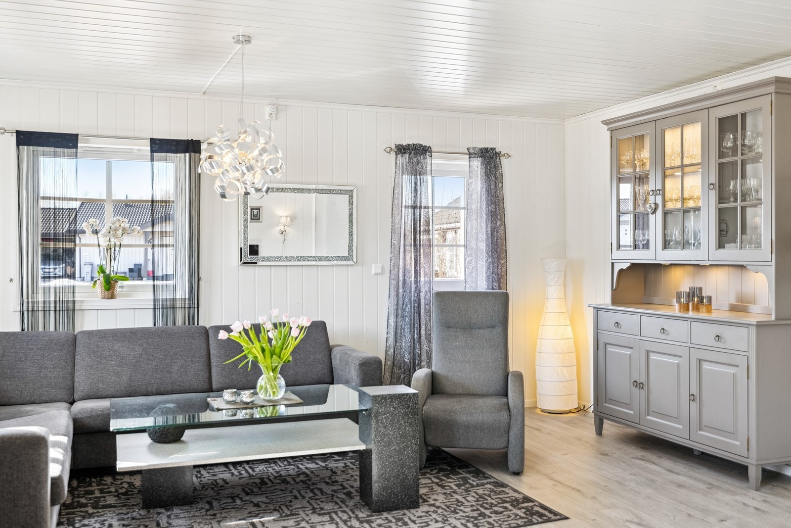 Enkelte vinduer ble byttet ut i 2018. Galleribilde