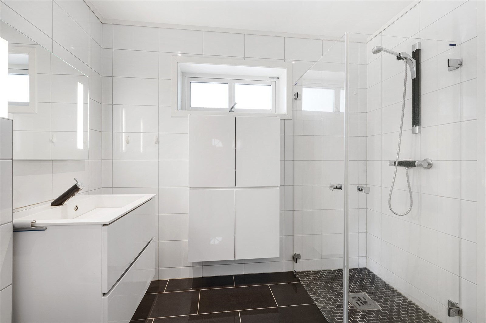 Baderom med dusjhjørne Galleribilde