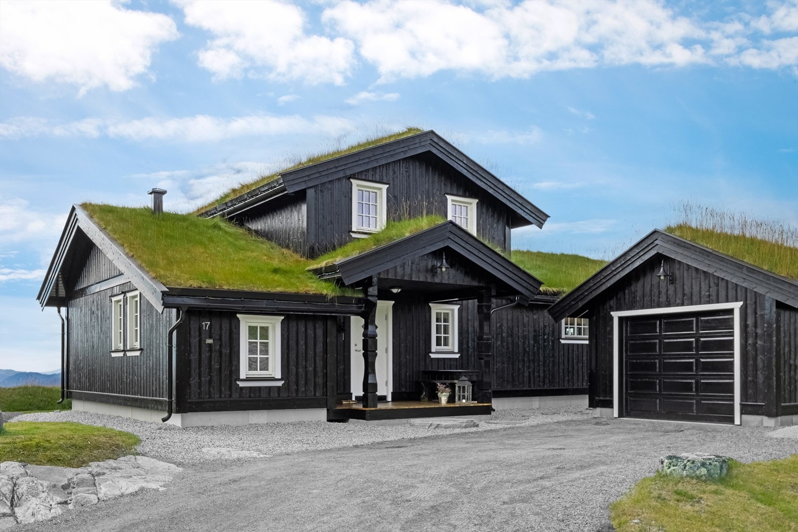 For alpinisten kan området skilte med flere alpinanlegg og skitrekk. Tempelseter Skisenter ligger kun 5 minutters kjøring unna, og her finner du T-krokheis på ca. 500 m. Galleribilde