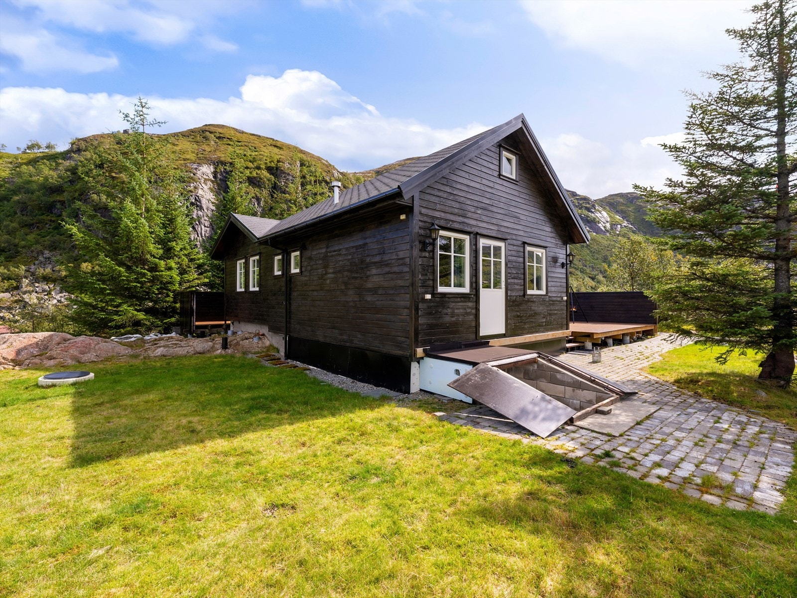 Adkomst til kjeller fra terrassen Galleribilde