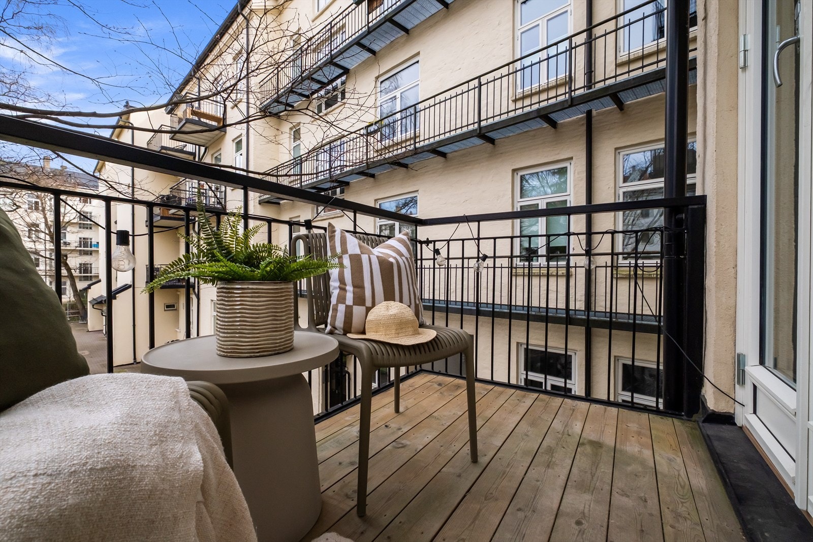 Her har du god plass til balkongmøblement Galleribilde