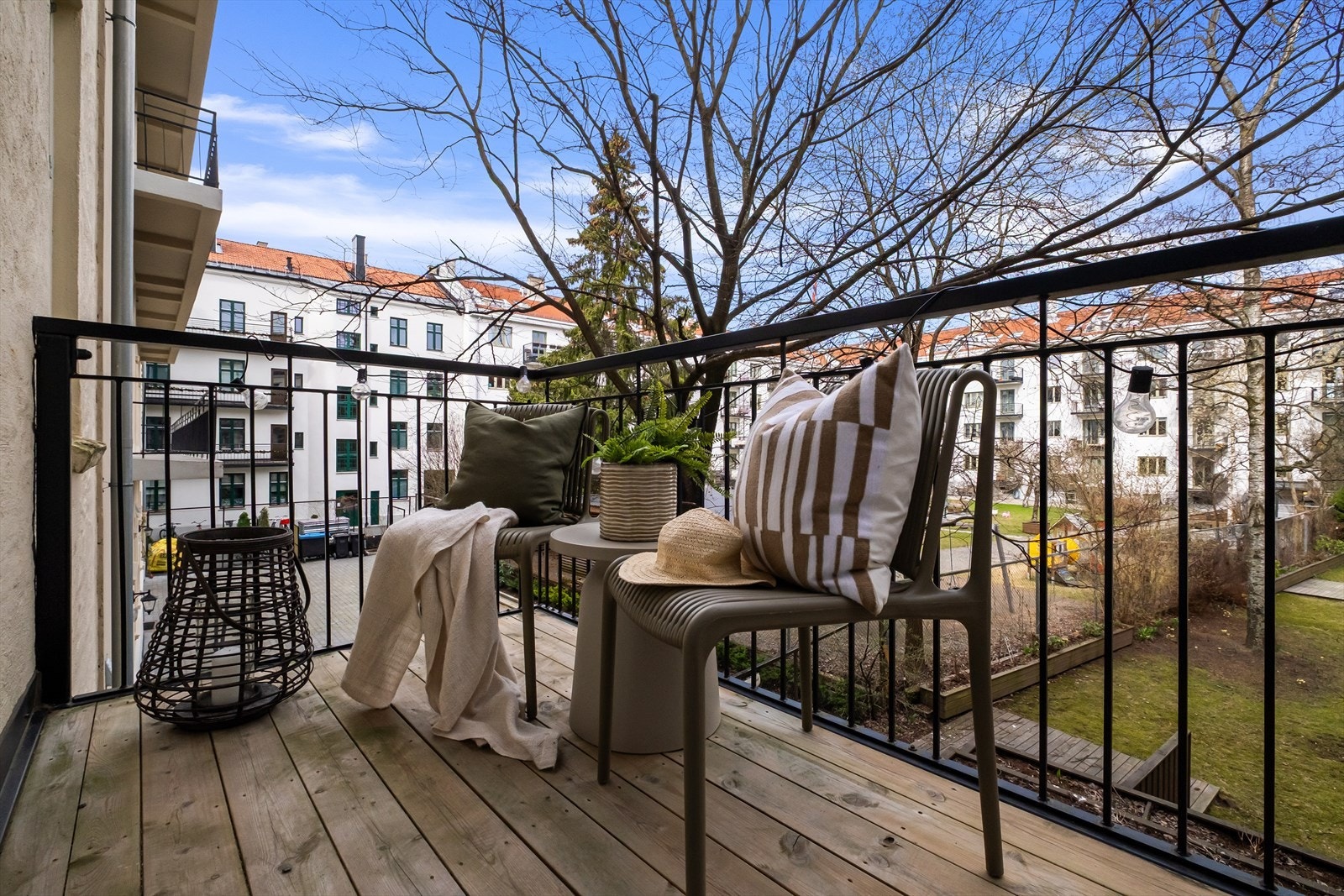 Balkong på 3 kvm vendt mot rolig bakgård Galleribilde